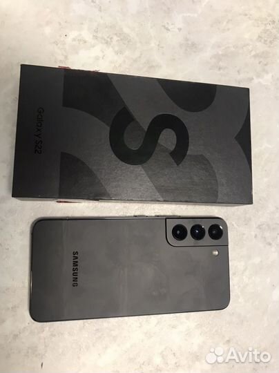 Samsung Galaxy S22, 8/256 ГБ