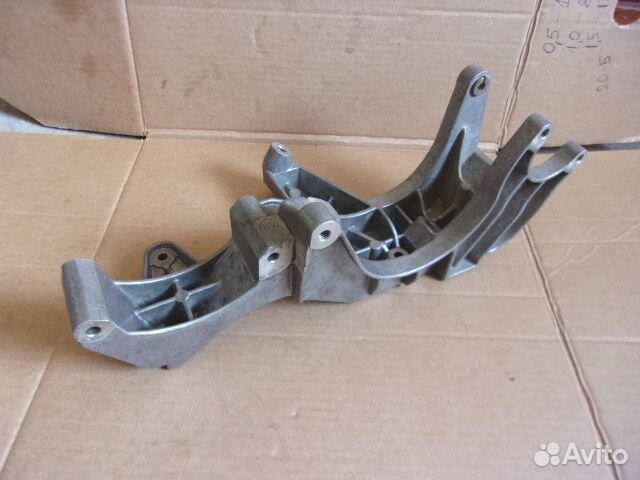 Audu Q7 / VW Touareg, кронштейн генератора