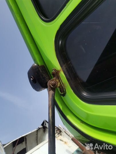 Стойка зеркала левая MAN F2000 F90