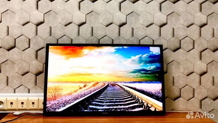 Телевизор Samsung 32 SMART TV HDR10+