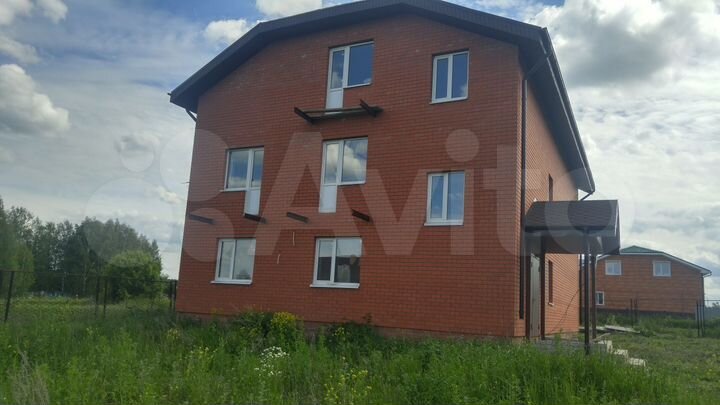 Коттедж 500 м² на участке 10 сот.