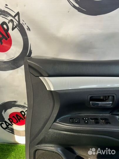 Обшивка двери (кожа) передняя правая Mitsubishi