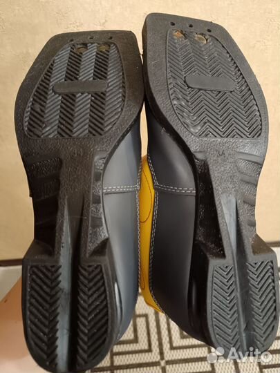 Продам лыжные ботинки р. 34