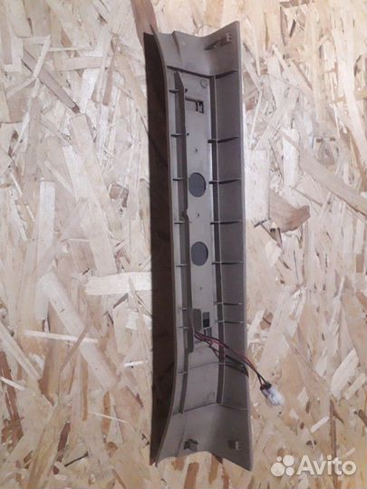 Lexus RX 300/330/350/400h накладка порога задняя п