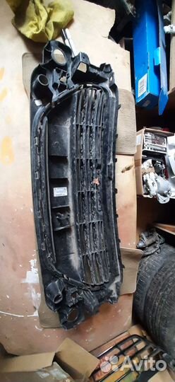 Решетка радиатора Peugeot 301