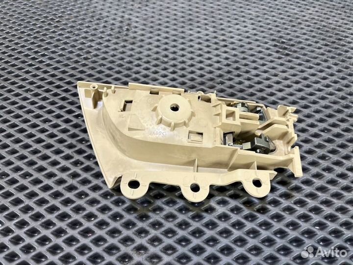 Ручка двери внутренняя лев. зад. Lexus Lx570