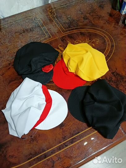 Шапки Деда Мороза,Снегурки и др