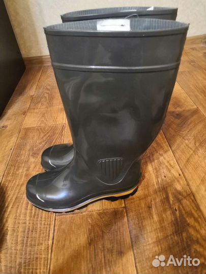Резиновые сапоги