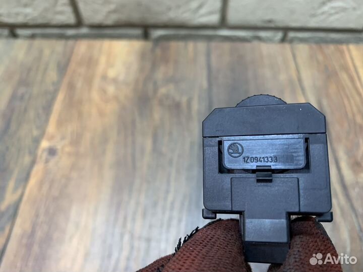 Skoda Octavia A5 Кнопка корректора фар