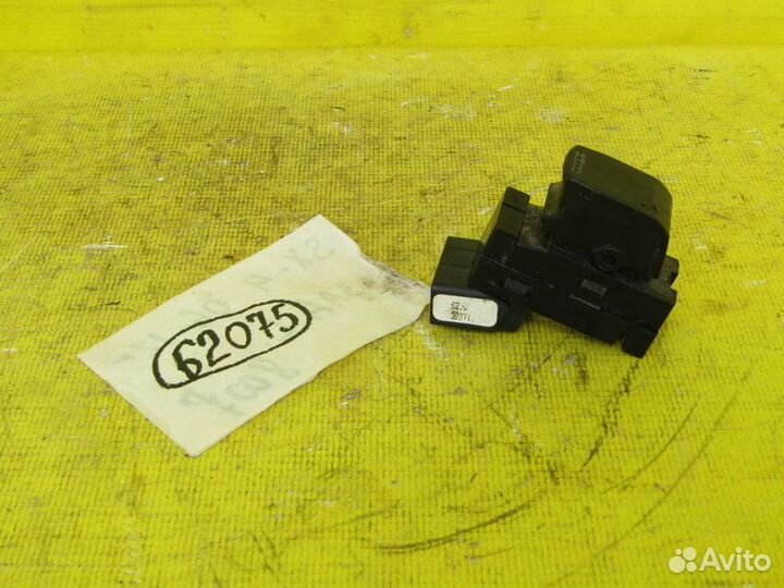 Кнопка стеклоподъёмника Suzuki SX4 I 06-12 г 62075