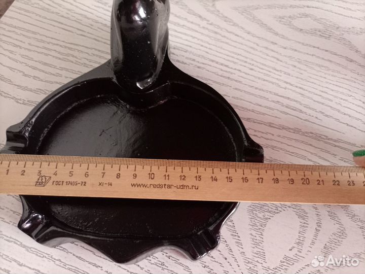 Статуэтки, подсвечники, пепельницы металлические