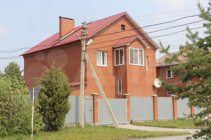 Коттедж 323,5 м² на участке 11,5 сот.