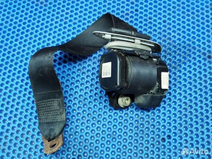 Ремень безопасности задний прав Mitsubishi carisma