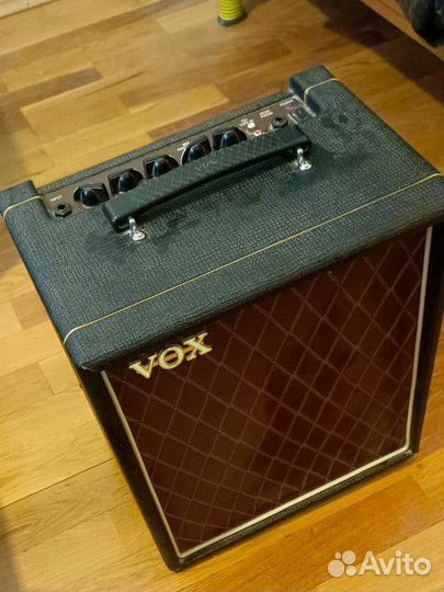 Басовый комбоусилитель