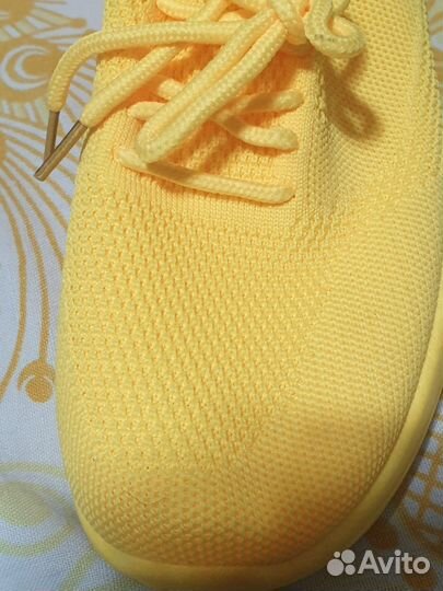 Кроссовки унисекс желтые 40