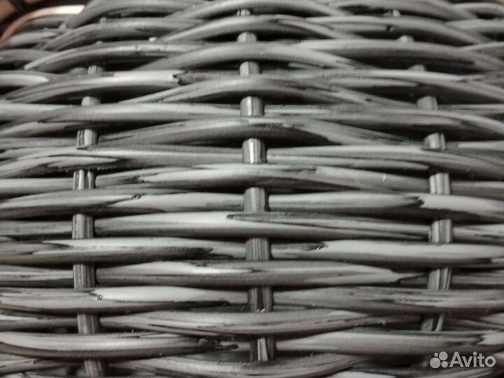 Кашпо из искусственного ротанга