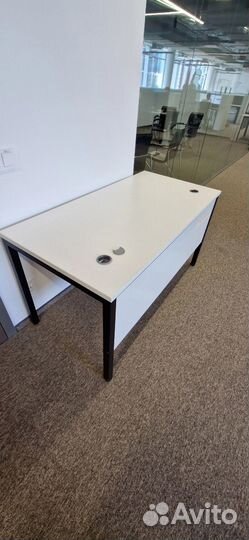 Стол белый офисный б/у