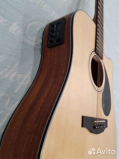 Акустическая гитара