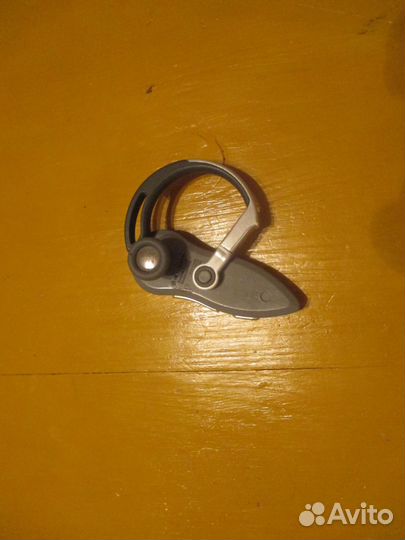 Блютуз гарнитура LG AVH-B04