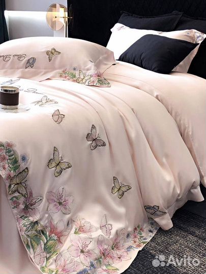 Постельное бельё с вышивкой бабочки blumarine