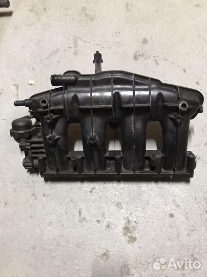 Коллектор впускной CDA 1.8 Passat B7