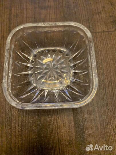 Хрустальные и фарфоровые тарелки