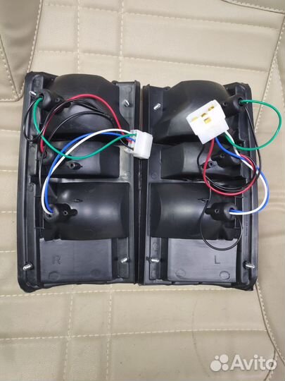 Задние фонари toyota hilux106