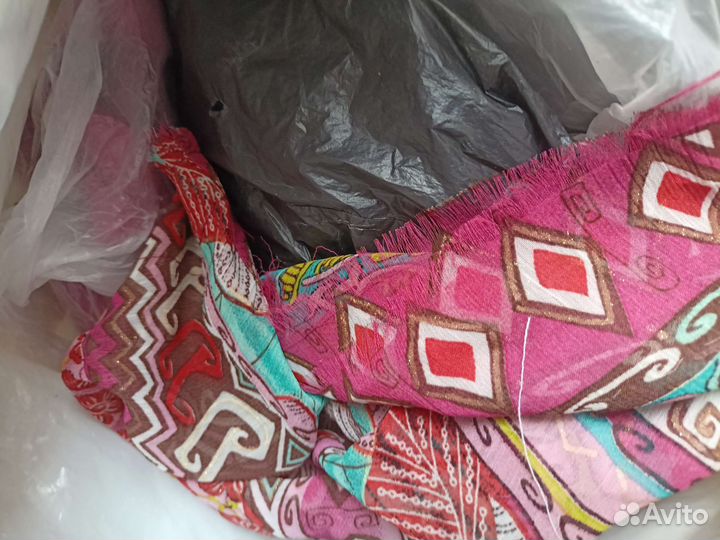 Обрезки ткани, меха