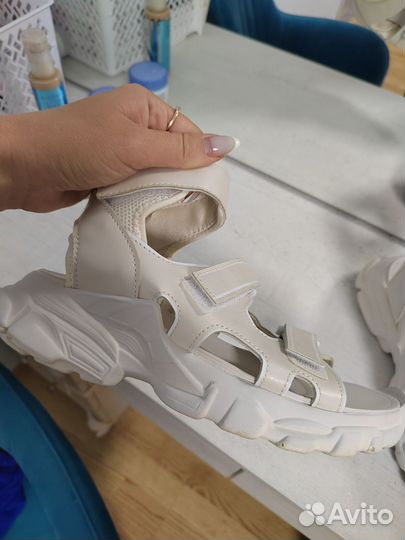 Сандалии женские 39