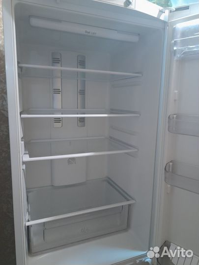Холодильник бу Hotpoint Ariston