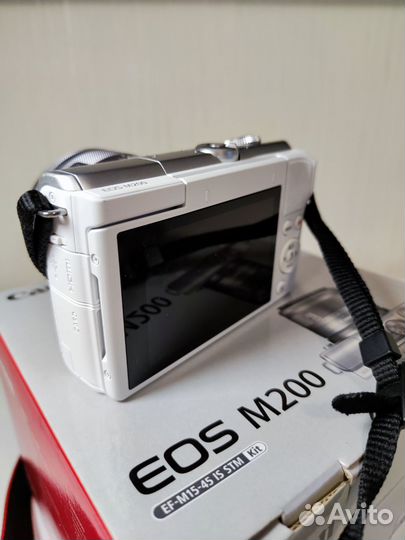 Фотоаппарат системный Canon EOS M200 WH M15-45