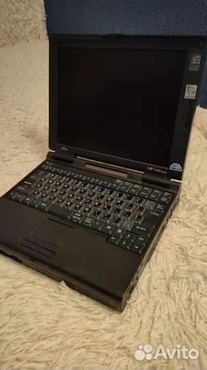 Ноутбук Fujitsu FMV-biblo (NU8/W)