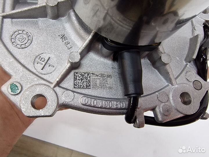 Помпа Jaguar Land Rover LR123392