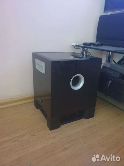 Активный сабвуфер Yamaha YST-SW215