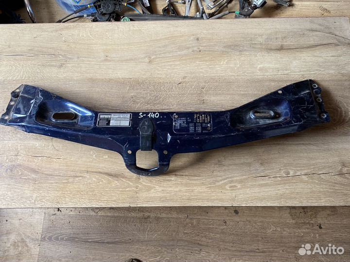 Mercedes s 140 верхняя планка радиатора