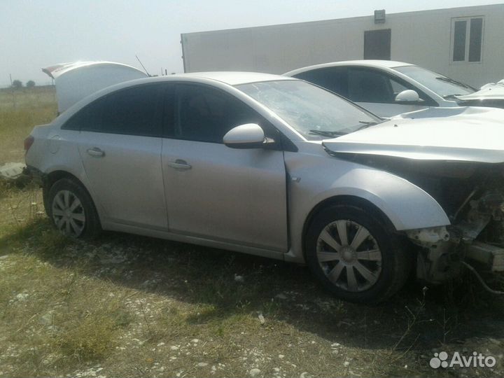 Разбор Chevrolet Cruze 1.8AT, 2011, битый, 90