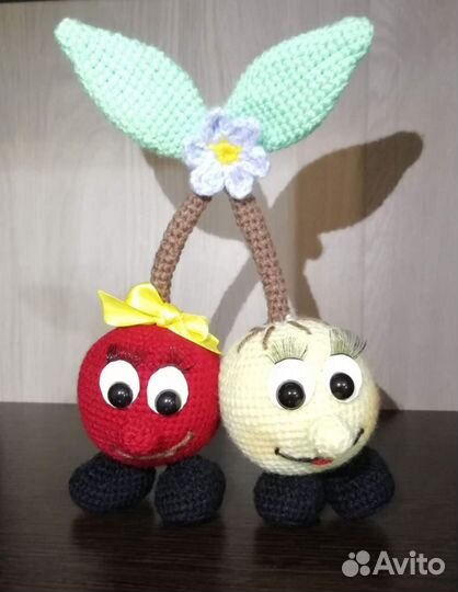 Вишенки вязаный декор