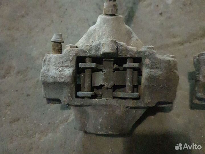 Задний левый суппорт мерседес w210