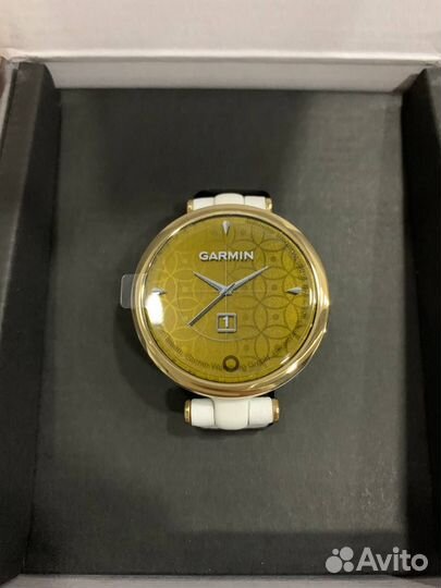 Смарт-часы garmin Lily светло-золотистый безель