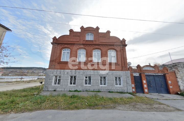 Коттедж 279,8 м² на участке 7,9 сот.