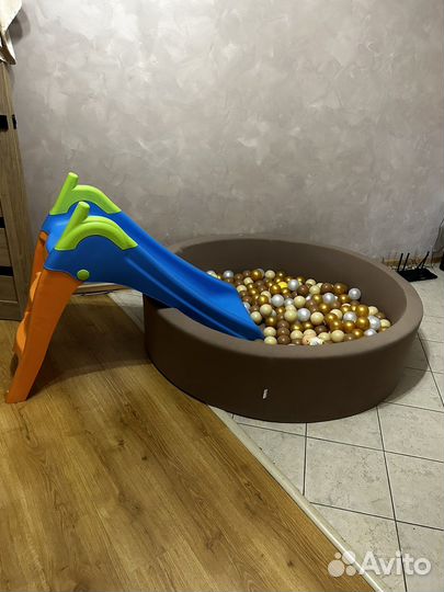 Сухой бассейн с шариками