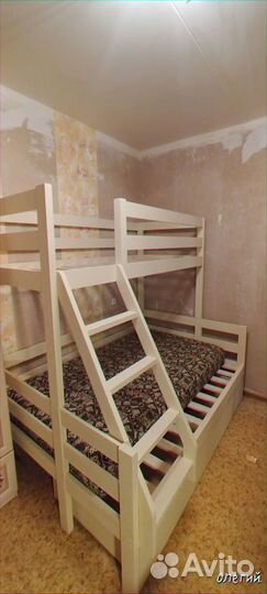 Детская двухъярусная кровать