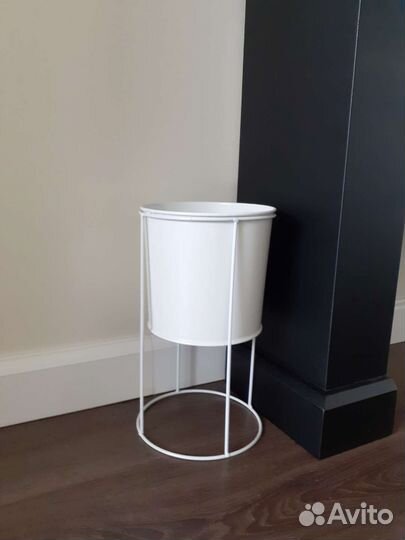 Кашпо металлическое на ножках, в стиле hm home