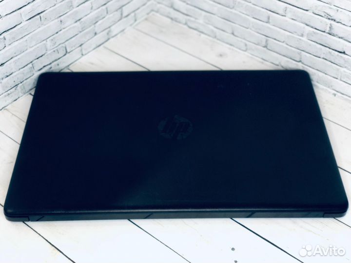 Ноутбук HP\i3-7020U\2 видеокарты\SSD\озу 8gb