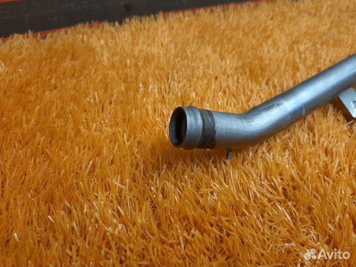 Патрубок системы охлаждения Mercedes-Benz C-Class