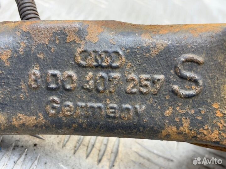 Кулак поворотный передний левый 8D0407257S Volkswagen Passat B5 0