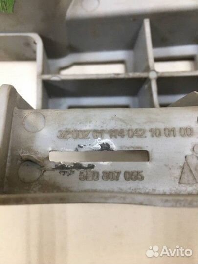 Кронштейн форсунки омывателя фар левый