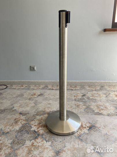 Стойка ограждения с лентой