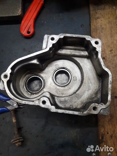 Шестерня 6-передачи и задняя крышка на МКПП