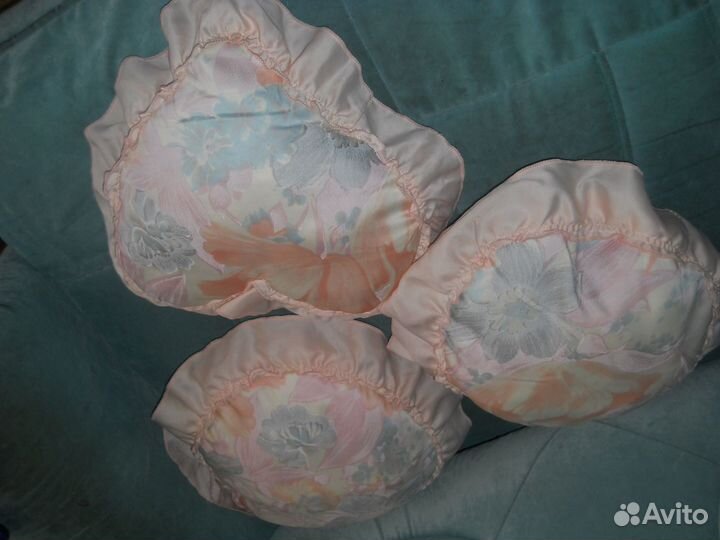 Подушки, декоративные растения, одеяла